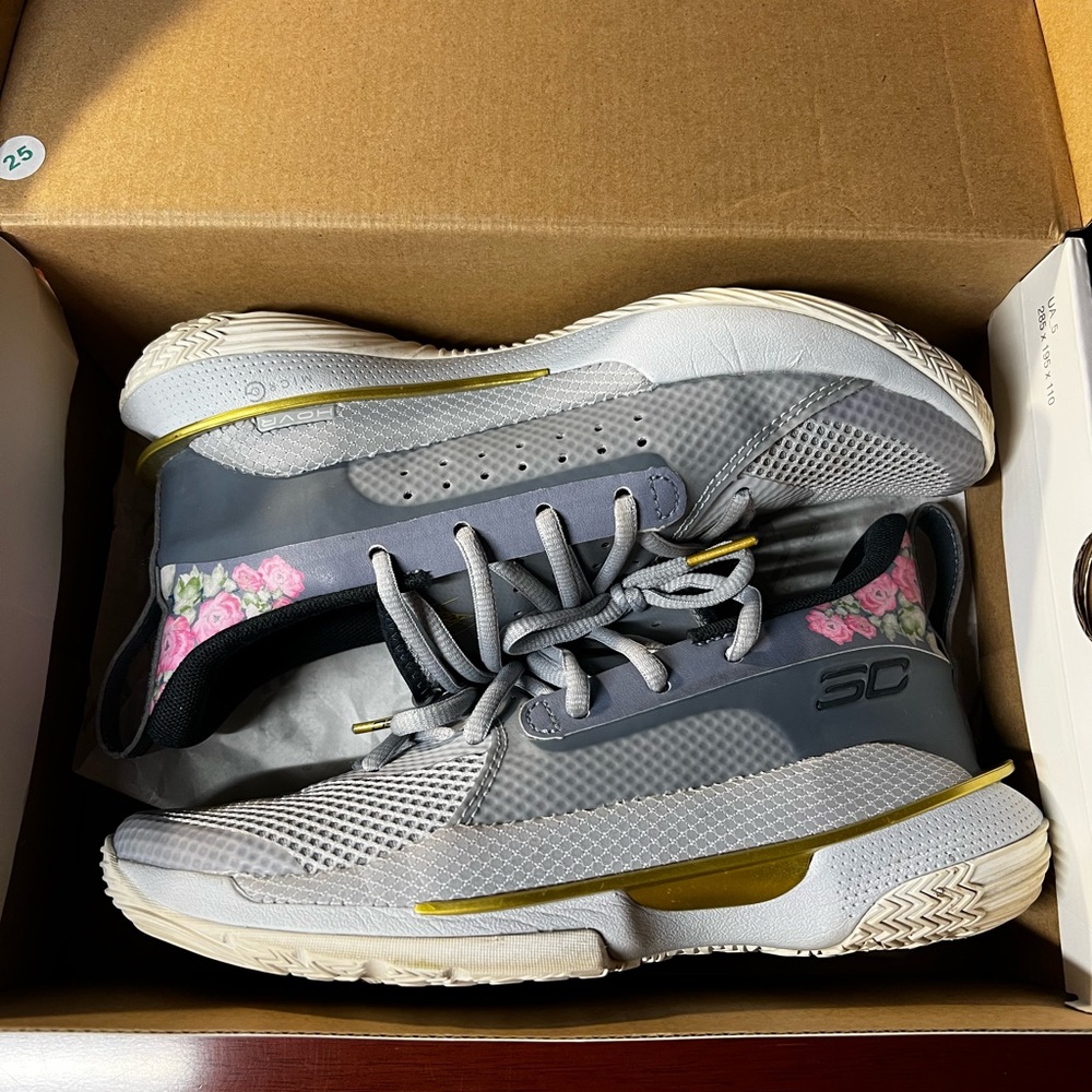 Under Armour Curry 7 youth Sneakers